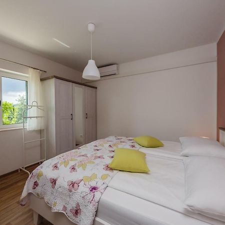 Holiday Home Cherry Tree Zrnovnica Bagian luar foto