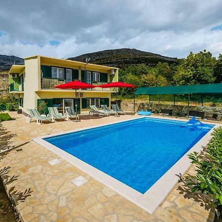 Holiday Home Cherry Tree Zrnovnica Bagian luar foto