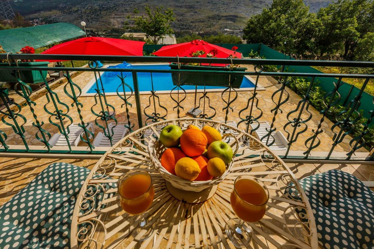 Holiday Home Cherry Tree Zrnovnica Bagian luar foto