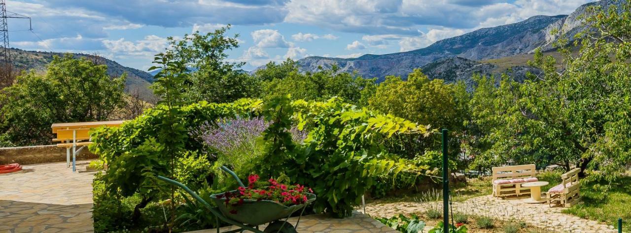 Holiday Home Cherry Tree Zrnovnica Bagian luar foto