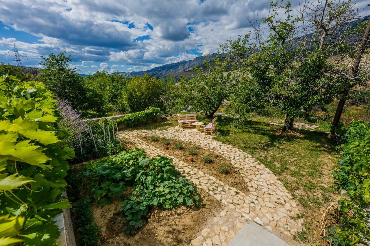 Holiday Home Cherry Tree Zrnovnica Bagian luar foto