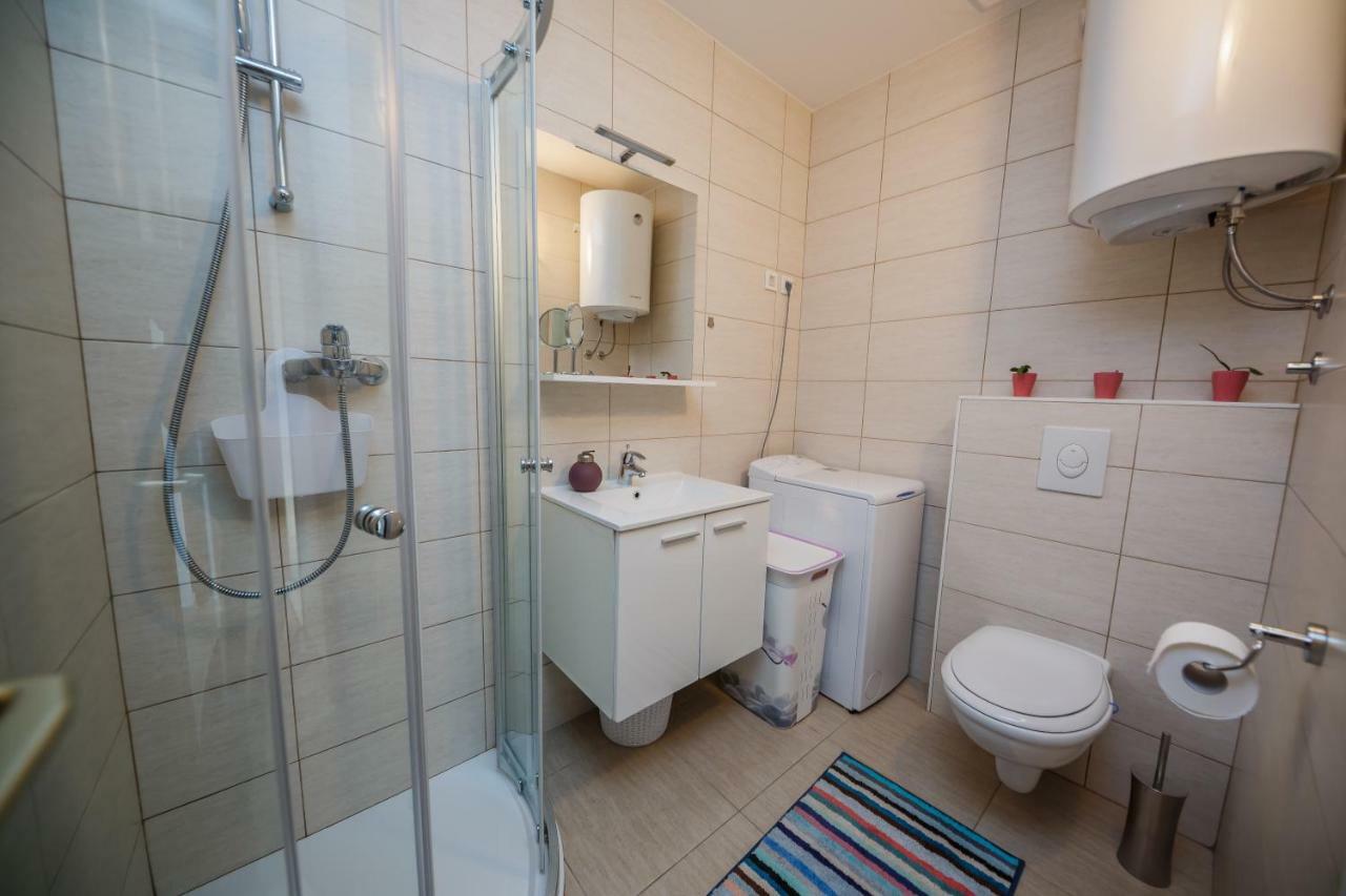 Holiday Home Cherry Tree Zrnovnica Bagian luar foto